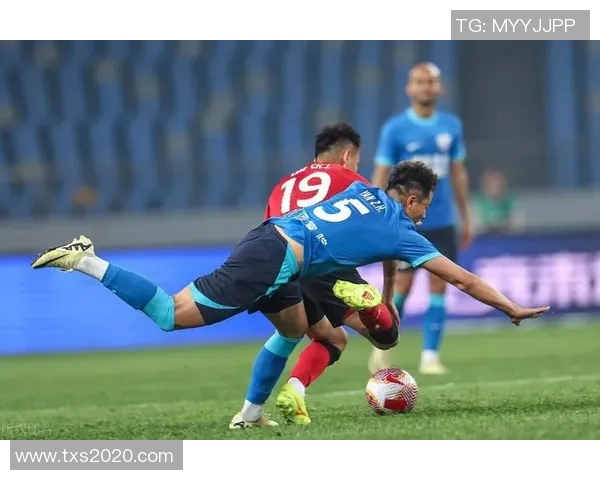 武汉三镇与成都蓉城谭龙的精彩对决引发球迷热议与期待 武汉三镇与成都蓉城谭龙的精彩对决引发球迷热议与期待